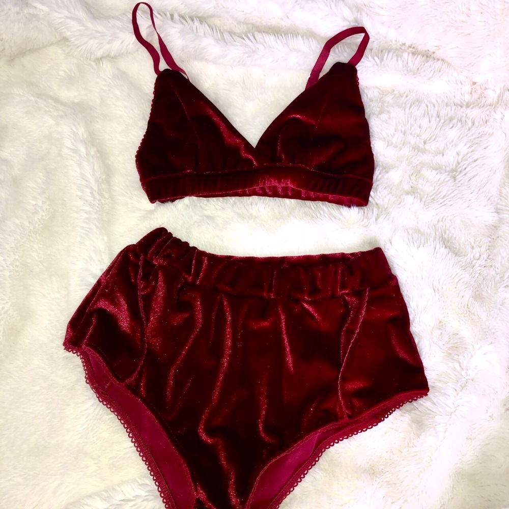 New Luxurious Unbranded Velvet Lingerie Set - Picture 1 of 3